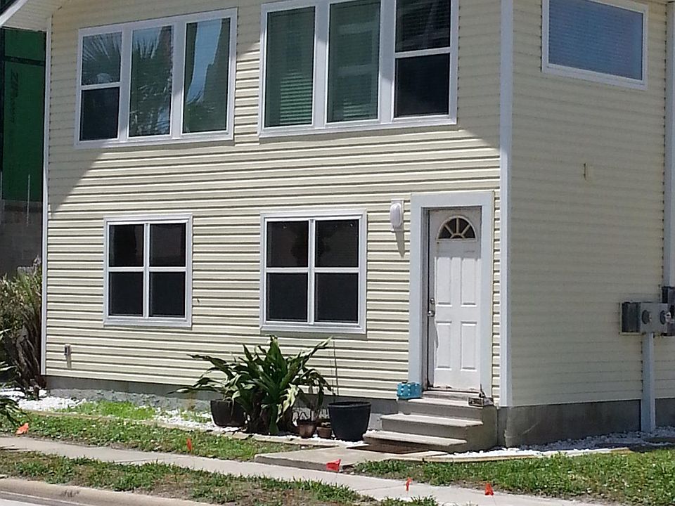 DUPLEX-TOTALLY RENOVATED