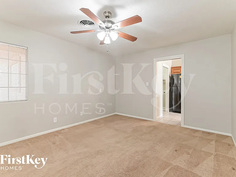 518 E Fairway Rd — Photo 5