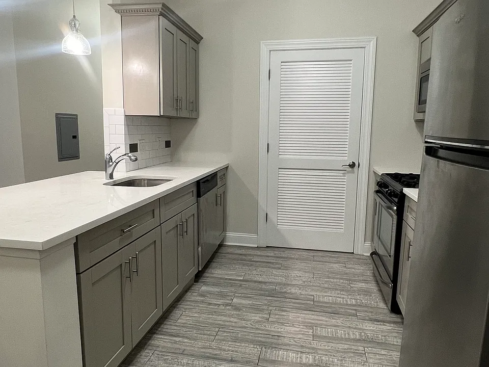 743 Park Ave #201