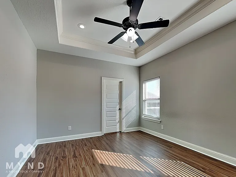 550 Captain Hopkins St — Photo 10