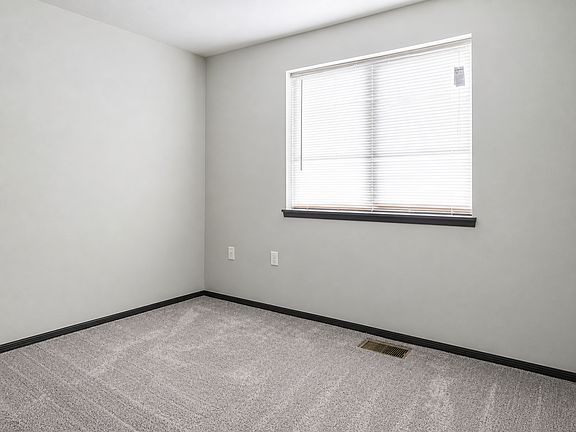 3rd image of 625 W 81st St #Fc5a32967