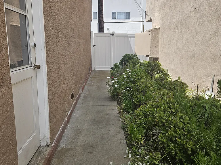 21007 Ladeene Ave #C — Photo 21