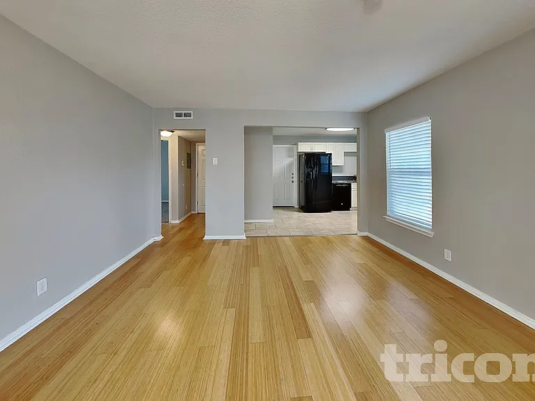 706 Olney Dr — Photo 2