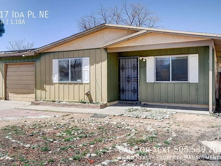 517 Ida Pl NE — Photo 2