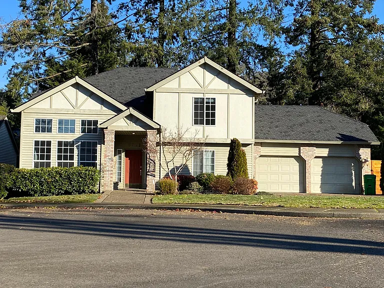 SE Crown Ct — Photo 1