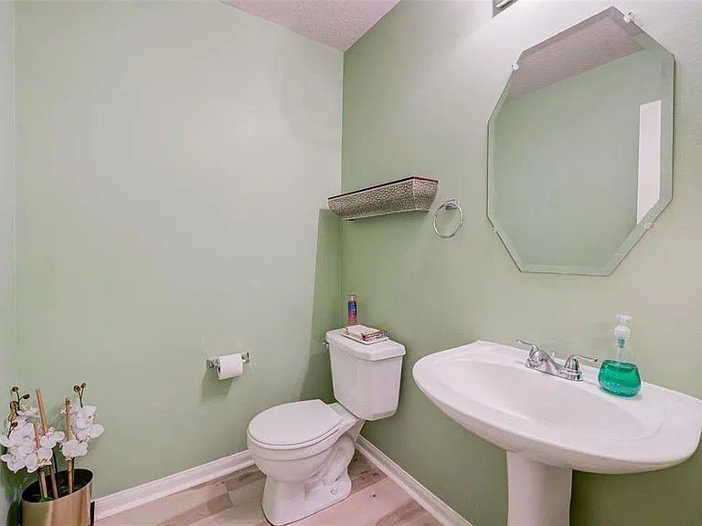 17015 Maricella Cir — Photo 24