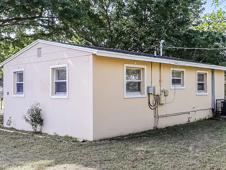 2323 NW 12th Ct — Photo 16