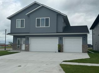 7308 Madelyn Ln S, Fargo, ND 58104