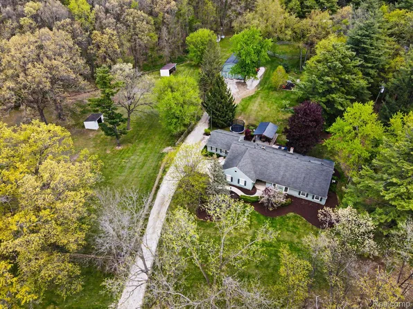 2601 Old Plank Rd, Milford, MI 48381