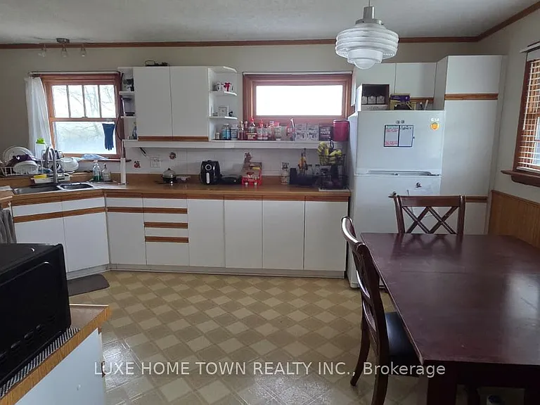 2445 Hespeler Rd — Photo 24