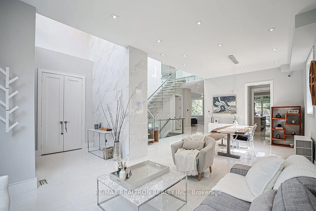 4 bed, $6,100 — Photo 2
