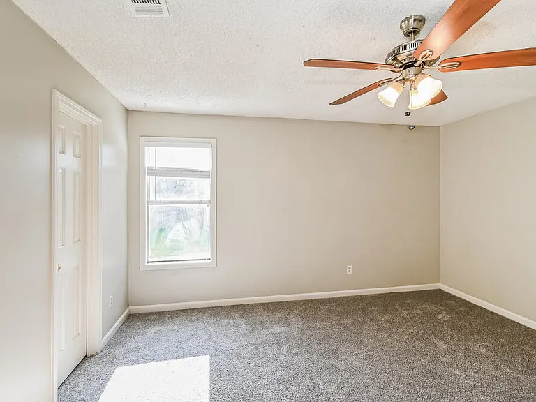 4864 Barkshire Dr — Photo 9