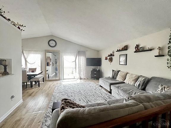 3rd image of 5066 Columbia Cir