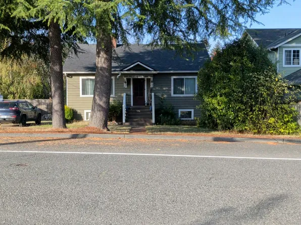 17318 Spruce Way, Lynnwood, WA 98037