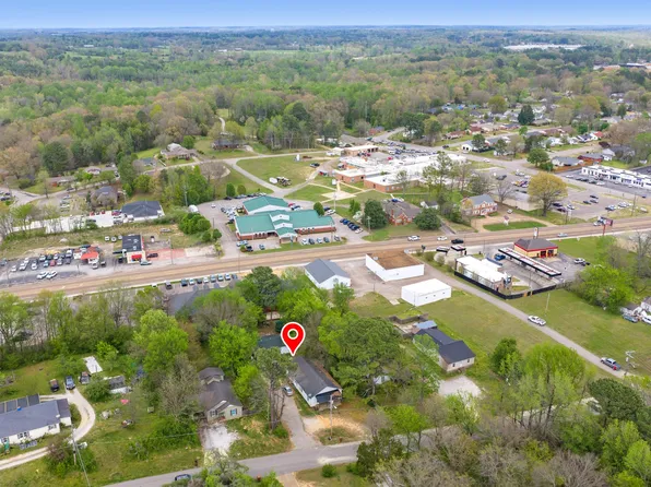 252 N Main St, Lexington, TN 38351