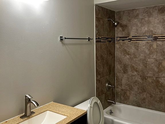 5th image of 1295 Greenbay Ave
