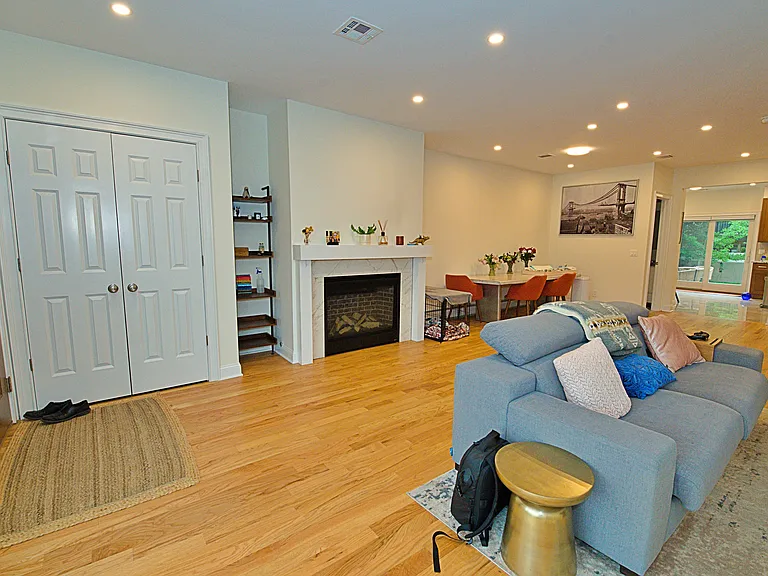 2408 Hammett Ave — Photo 8