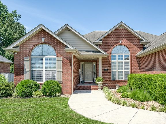 3rd image of 310 Taylor Cir