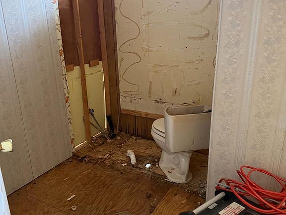 3rd image of 34219 Maple Ln