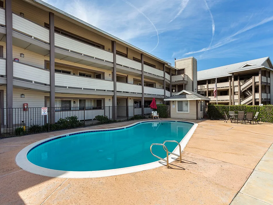 Willow Creek Apartments