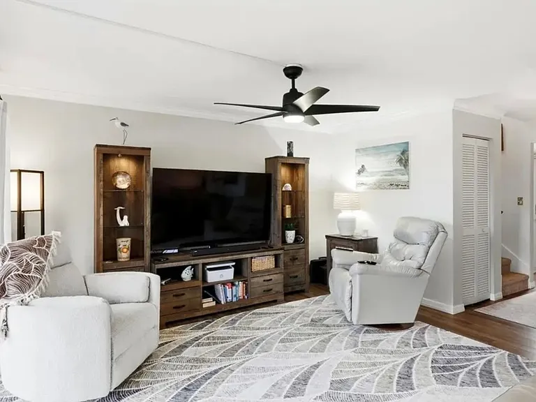 1433 Mediterranean Dr #E — Photo 3