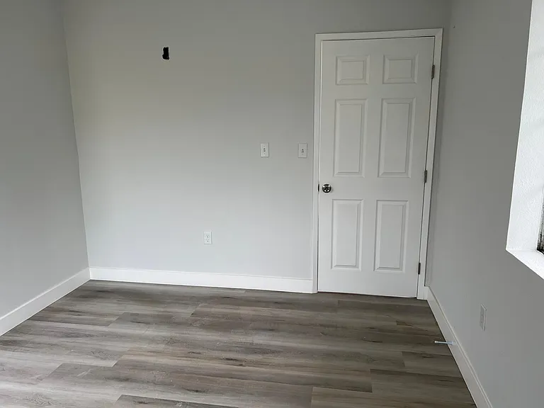 6556 Mammoth Ave — Photo 4