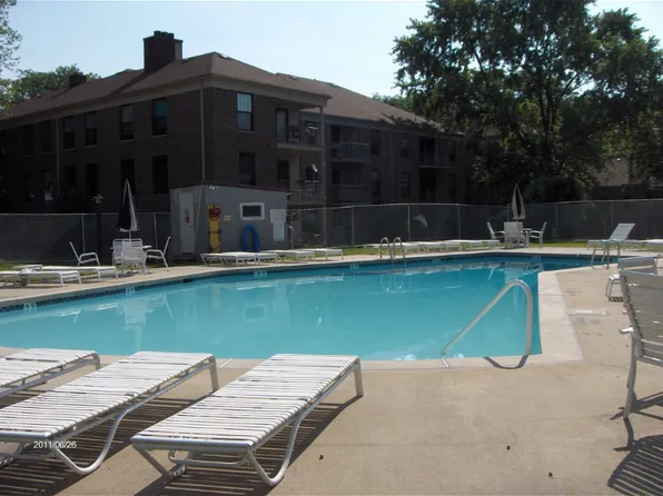 323 Gills Ln Unit 12-H, Iselin, NJ 08830