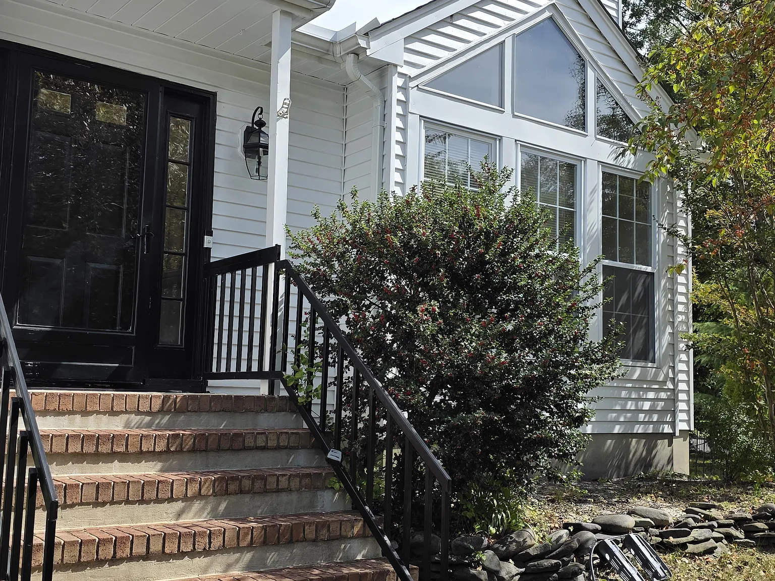 4 bed, 2236 sqft, $3,799 — Photo 2