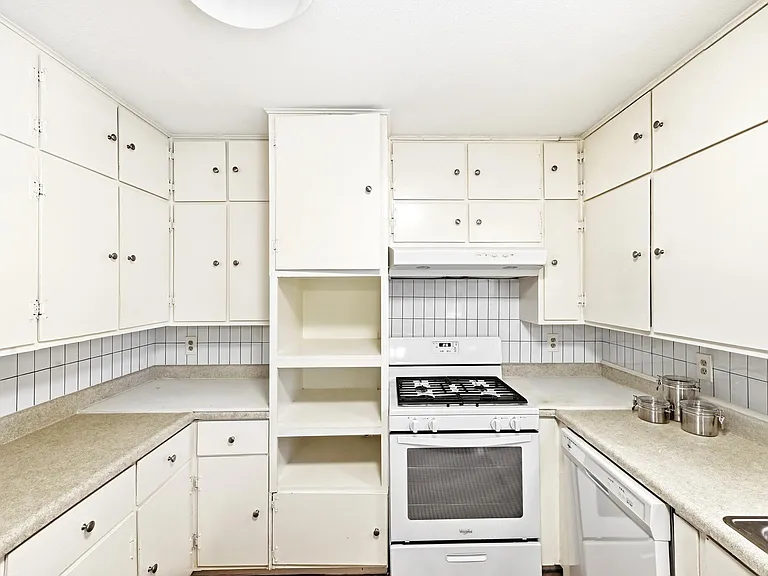 8204 Exmoor Dr #B — Photo 16
