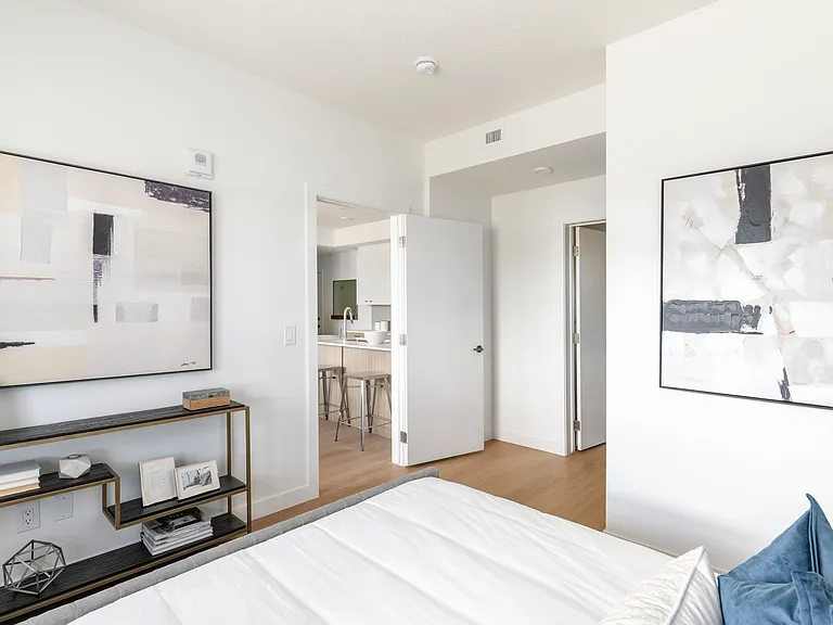110 Lucas Cres NW — Photo 9