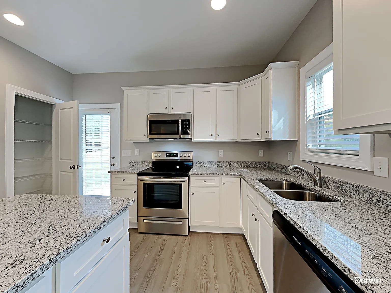 4 bed, 2.5 bath, 1961 sqft, $2,340 — Photo 3