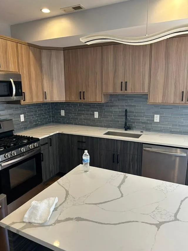 2 bed, 1050 sqft, $1,800 — Photo 3