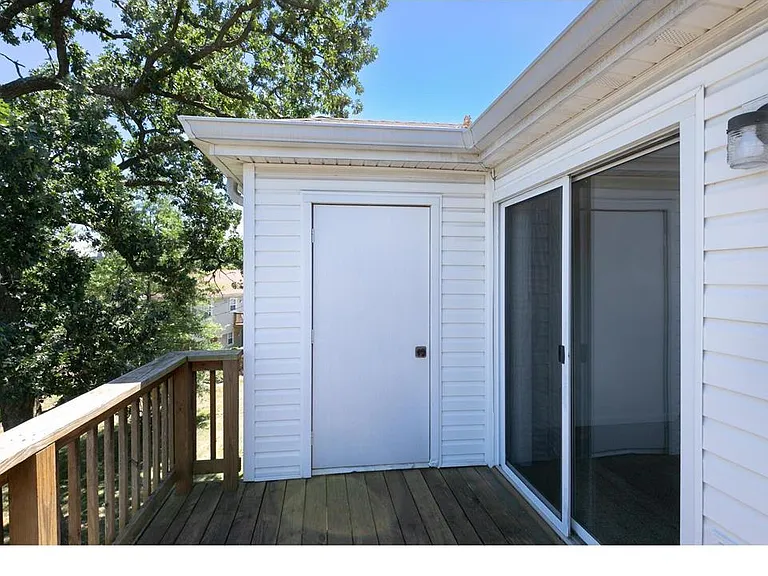 1422 Bluebird Ter — Photo 18