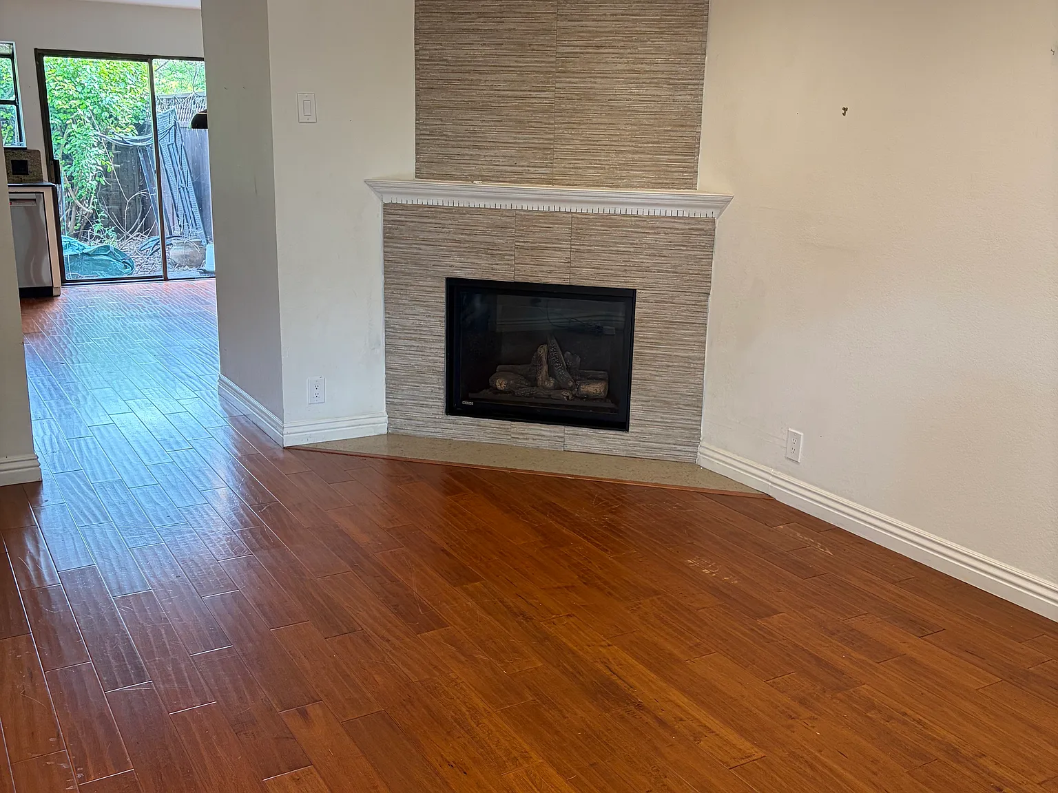 2 bed, 1.5 bath, 1136 sqft, $4,000 — Photo 1