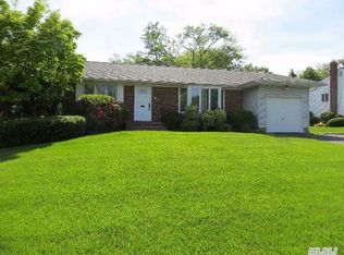 10 Byron Rd, Commack, NY 11725