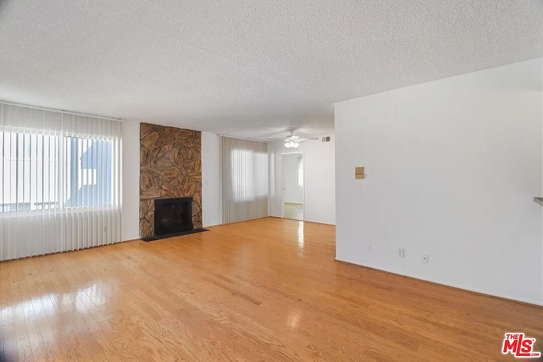 3 bed, 2.5 bath, 1431 sqft, $4,600 — Photo 4