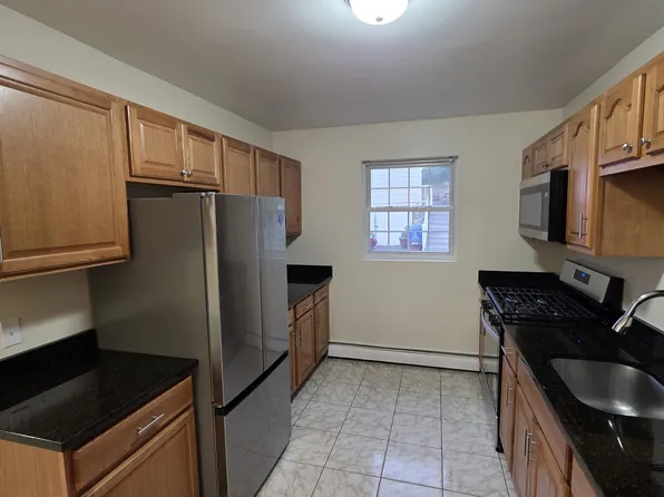 1222 Chopsey Hill Rd, Bridgeport, CT 06606
