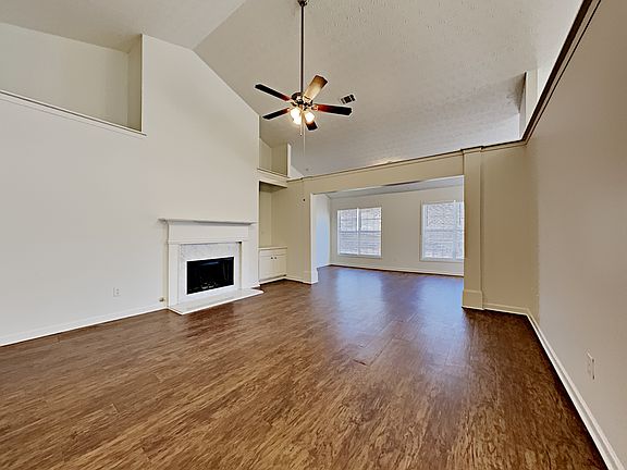 2nd image of 2050 Charleston Oak Cir