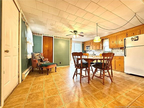 2nd image of 21 Maple St