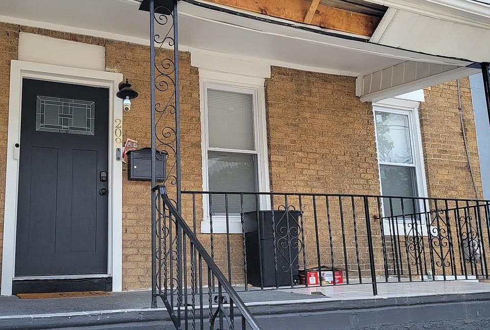 1st image of 209 N 10th St