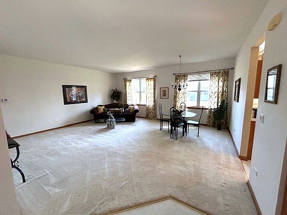 3rd image of 21309 W Douglas Ln