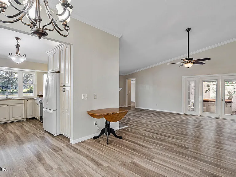 2456 Lorraine Ct — Photo 15
