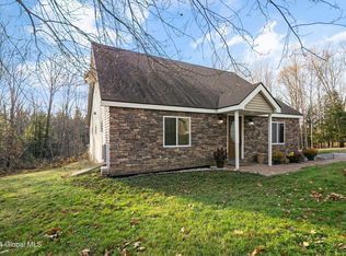 14 Stage Coach Rd, Sand Lake, NY 12153