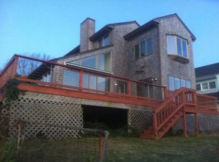 128 Cliff Ave, Portsmouth, RI 02871