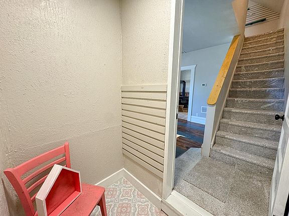 4th image of 624 S Oak St