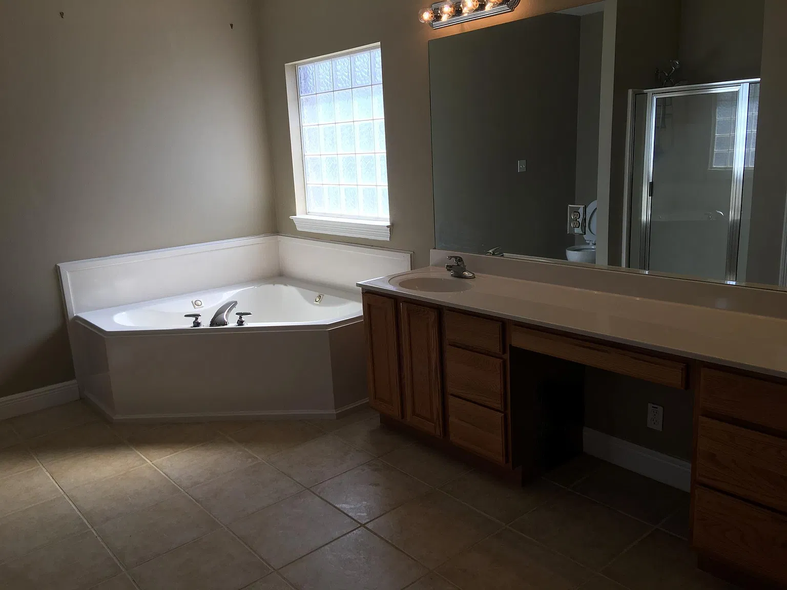 4 bed, 2751 sqft, $160 — Photo 4