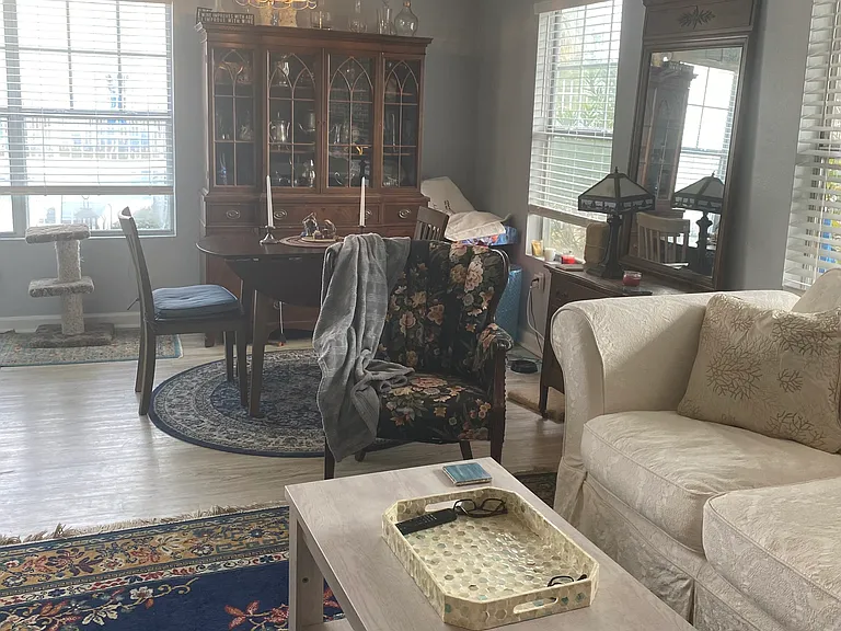 2 Old South Ct #H — Photo 8