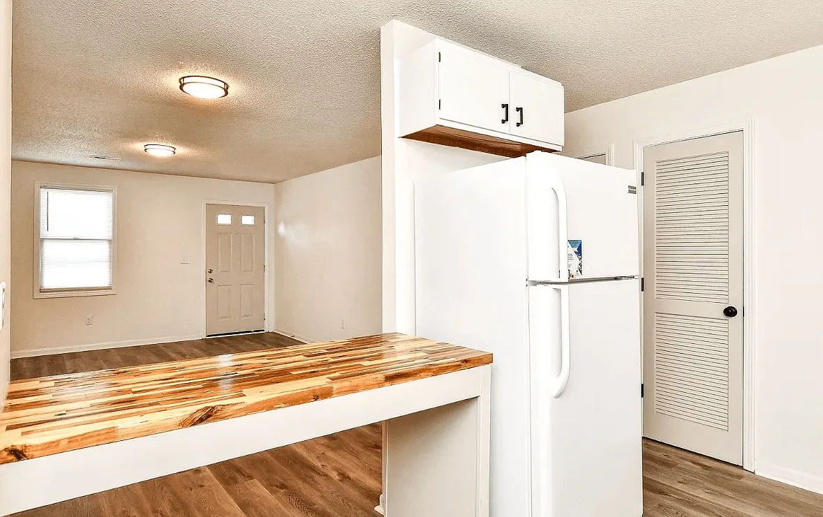 Wethington Place, 2 Bedroom 1.5 Bath — Photo 2