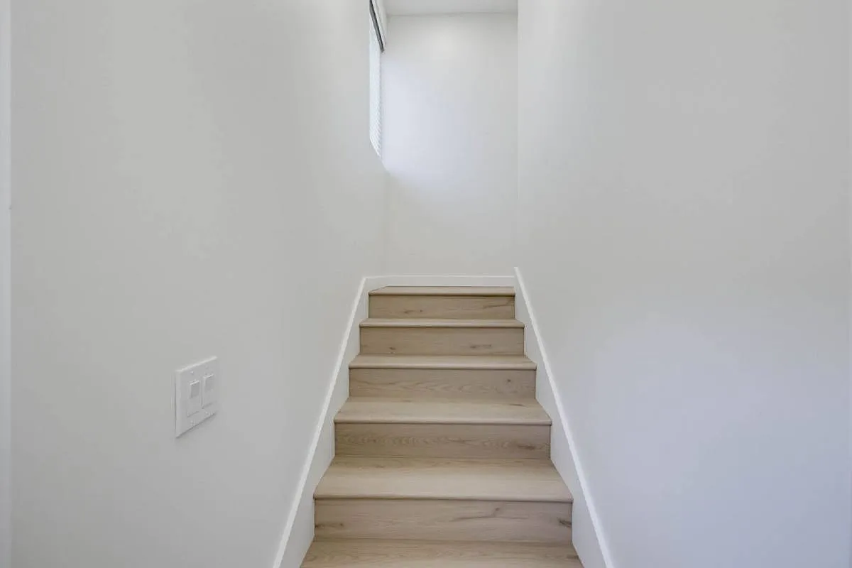 4318 Olney St in San Diego, CA 92109 — Photo 4