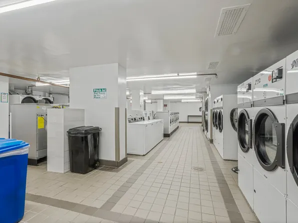 61-20 Grand Cent Parkway image 16 of 18